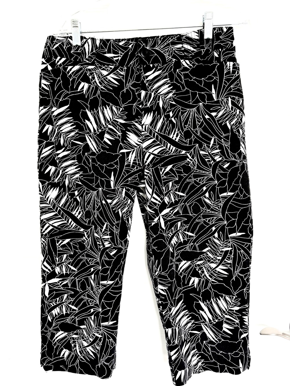 White Stag Black and White Leaf Print Capris